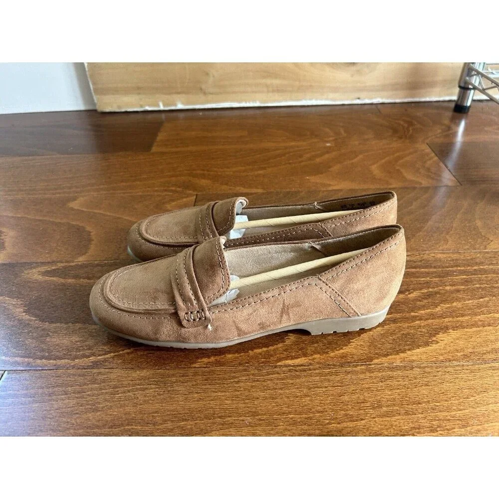 Naturalizer Women's Dannah Slip-On Camel Tan Suede Loafers Flats NEW 6 M - Picture 2 of 6